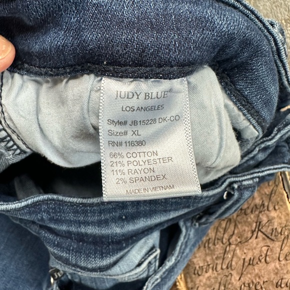 Judy Blue Denim Shorts / XL - Picture 4 of 6